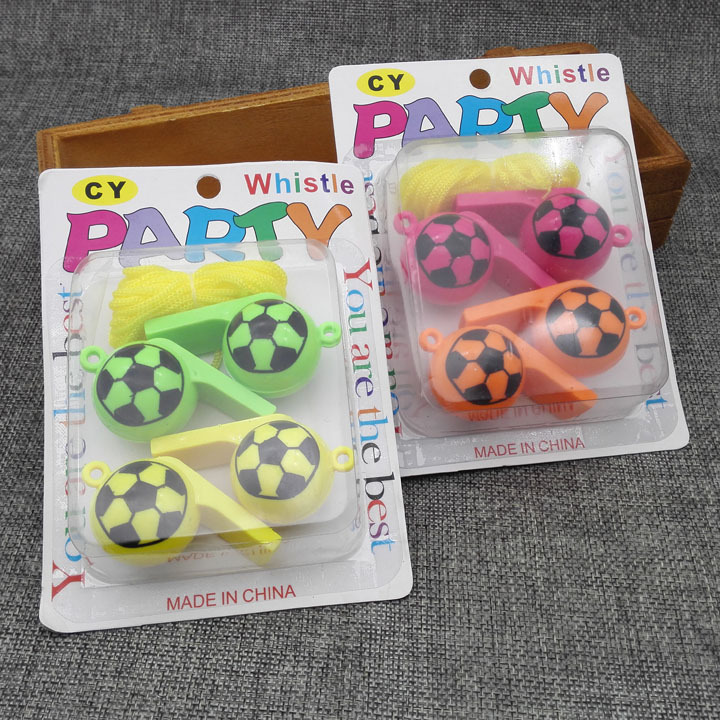 M7444 4 silbato de fútbol de estilo de fiesta de juguete silbato de plástico 2 yuanes tienda de dos yuanes puesto de mercado nocturno