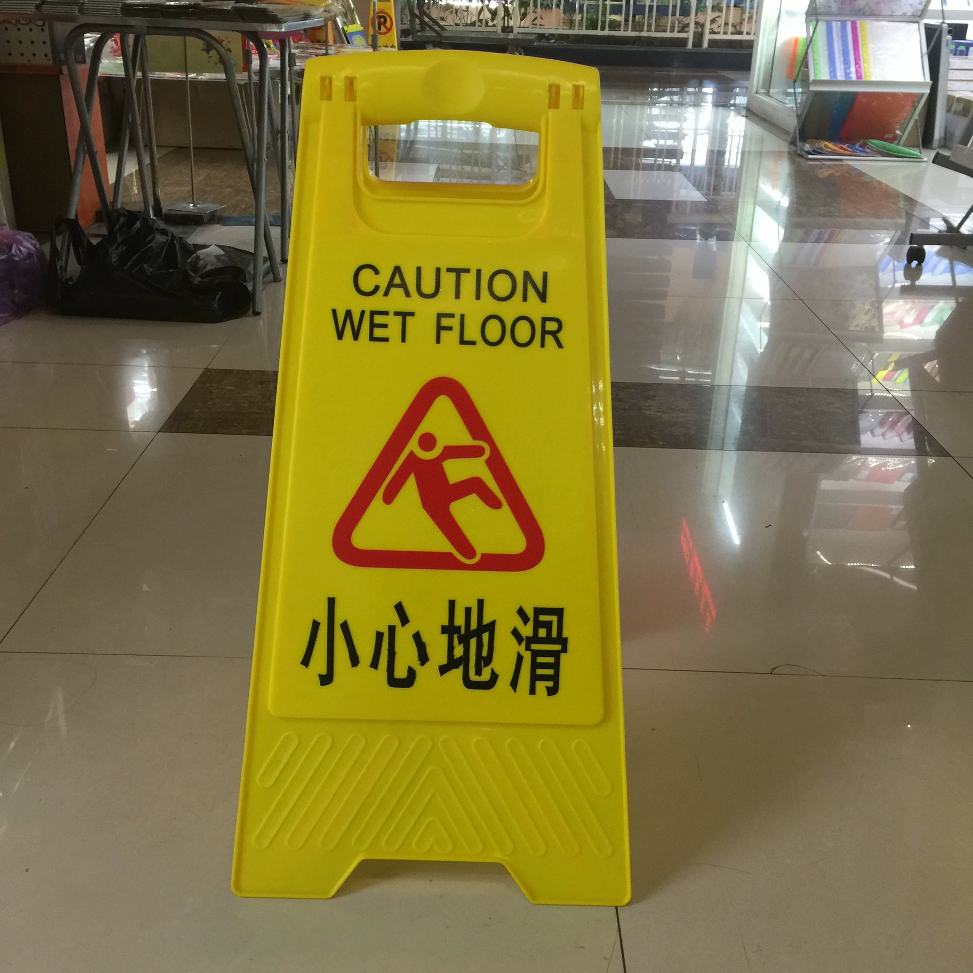 Треугольная вывеска A-образного треугольника