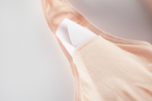 No steel ring, four front buttons, wide shoulder straps with cotton pads, front button for sleeping and breastfeeding, middle-aged and elderly sports bra