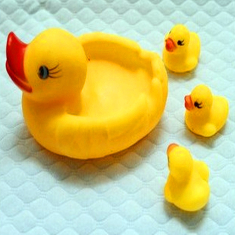 Baby's Water-Playing Yellow Duck Mini Baby Bath Family of 4 Ducks Set Children's Vinyl Educational Toys