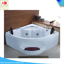 供应三角形浴缸 带脚踏板 1.3米扇形小户型双人浴盆 面板灯五件套