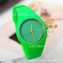 欧美热销促销礼品硅胶手表 超薄连体硅胶石英表
