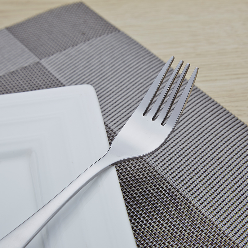 Suministro directo de fábrica Jieyang cuchillo de vajilla de acero inoxidable, tenedor y cuchara 24 piezas lindo oso para niños cuchillo de comida occidental y traje de tenedor