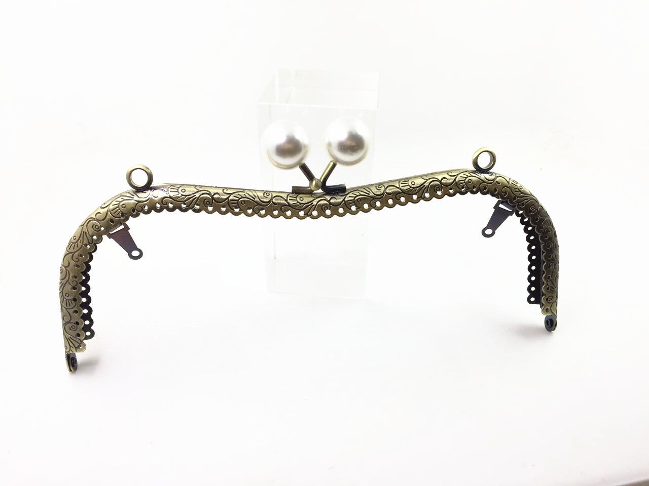 No en stock: 20.5CMM forma de dragón y phoenix encaje cabeza de perla oro caramelo cabeza de perla abrazadera