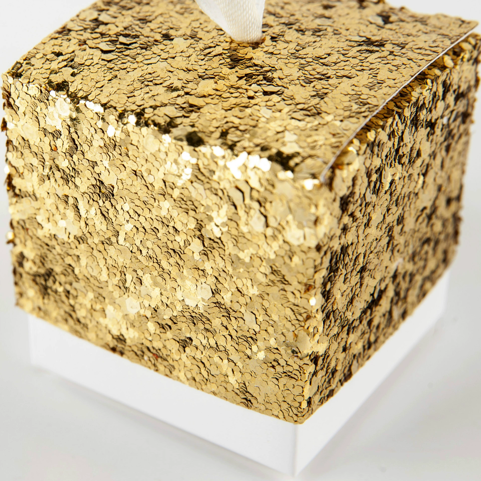 Новая европейская блестящая бумажная коробка для конфет, коробка для конфет для свадебных торжеств, оптовая продажа бумажных коробок для конфет для трансграничной внешнеторговой деятельности, в наличии.