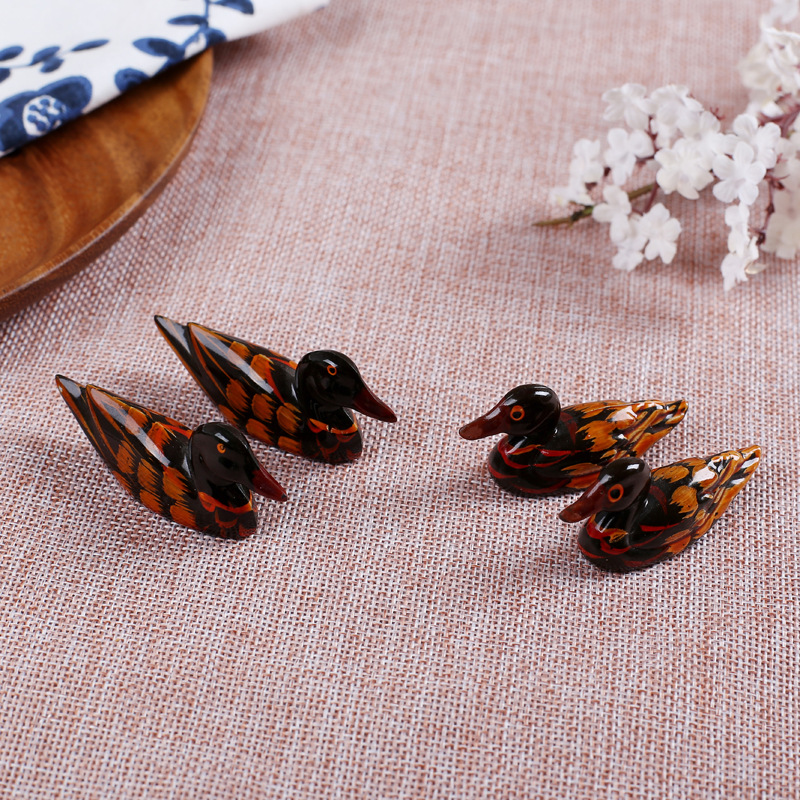 Zhen baomu creativo boda palillos titular de dibujos animados estilo occidental palillos titular irregular palillos titular en stock al por mayor