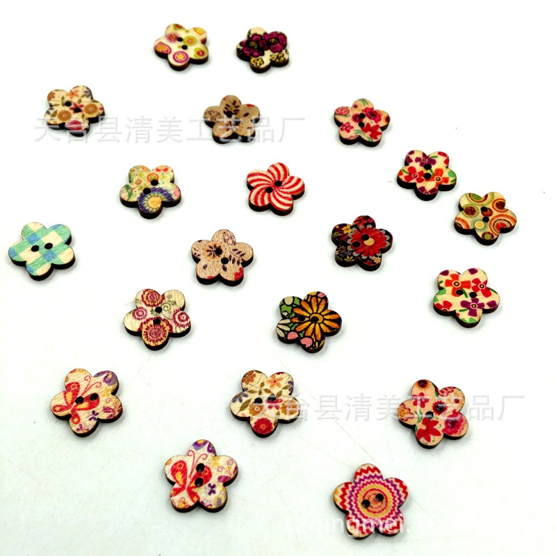 Cinco flores de ciruela de madera de troncos/ocho botones de ciruela mezclados con botones de flor de ciruelo impresos decorativos de madera