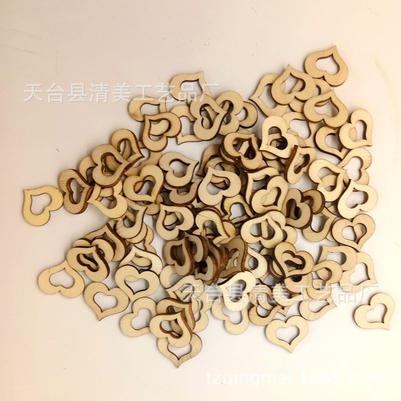 Botón de madera en forma de corazón Tronco de melocotón Corazón de melocotón hueco Piezas decorativas de madera Retro exquisito