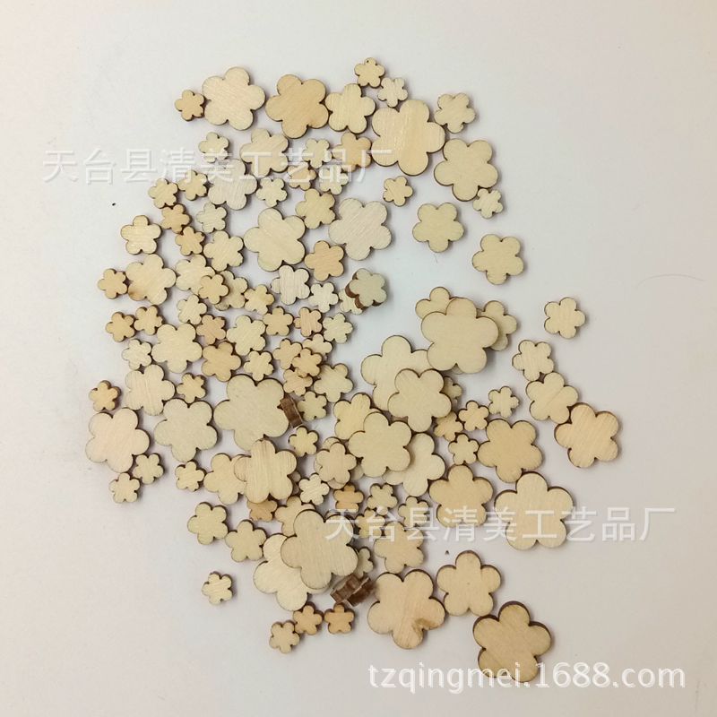 Madera tamaño cinco ciruela flor madera chips DIY decoración de madera 50/100 piezas un paquete