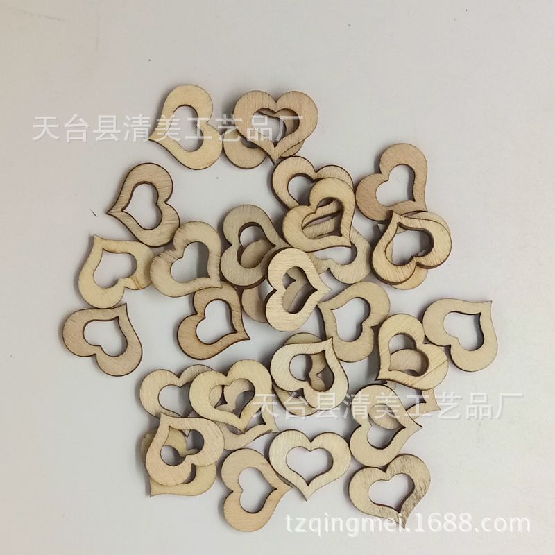 Botón de madera en forma de corazón Tronco de melocotón Corazón de melocotón hueco Piezas decorativas de madera Retro exquisito