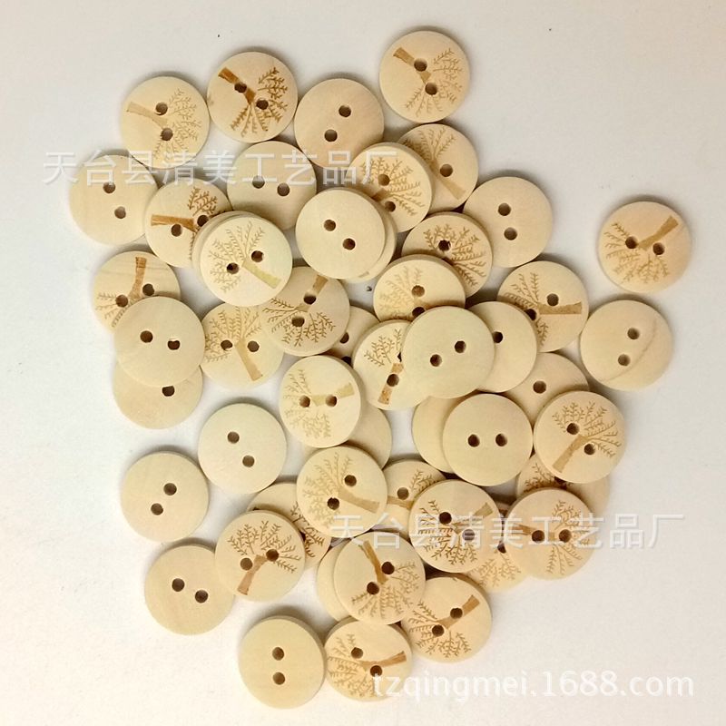 15-30mm láser de madera árbol grande botón de madera decoración grabado láser árbol grande botón artesanía 50 piezas un paquete