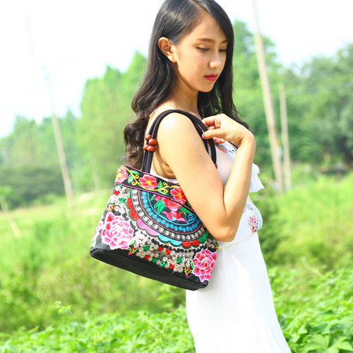 Original ethnic-style canvas embroidered bag with bell for the ancient road, Yunnan, wholesale women's handbag, small tote bag with embroidery and wooden bead trim