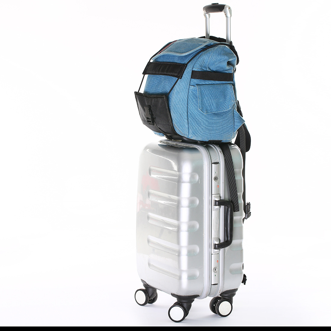 进博会巨型行李箱“装”满游览构思更装下“100”分的新等待