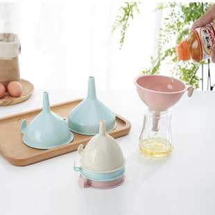 Manufacturer Sanmei Youjia kitchen funnel food-grade plastic liquid dispensing tool long handle small medium large
