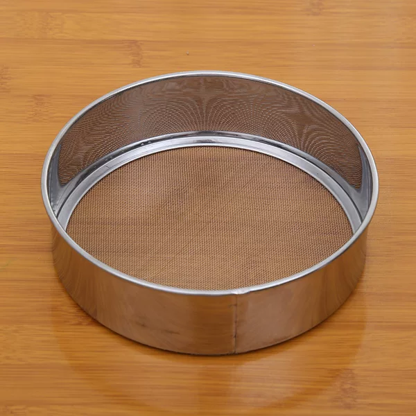 Two yuan store 14.5cm thick stainless steel flour sieve household baking tools 40 mesh flour sieve