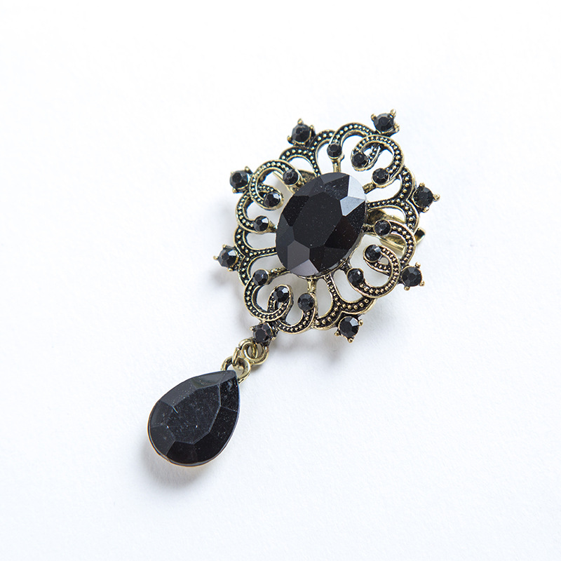 Decorative Baroque Filigree Brooch With Crystals And Enamel_voghion.com