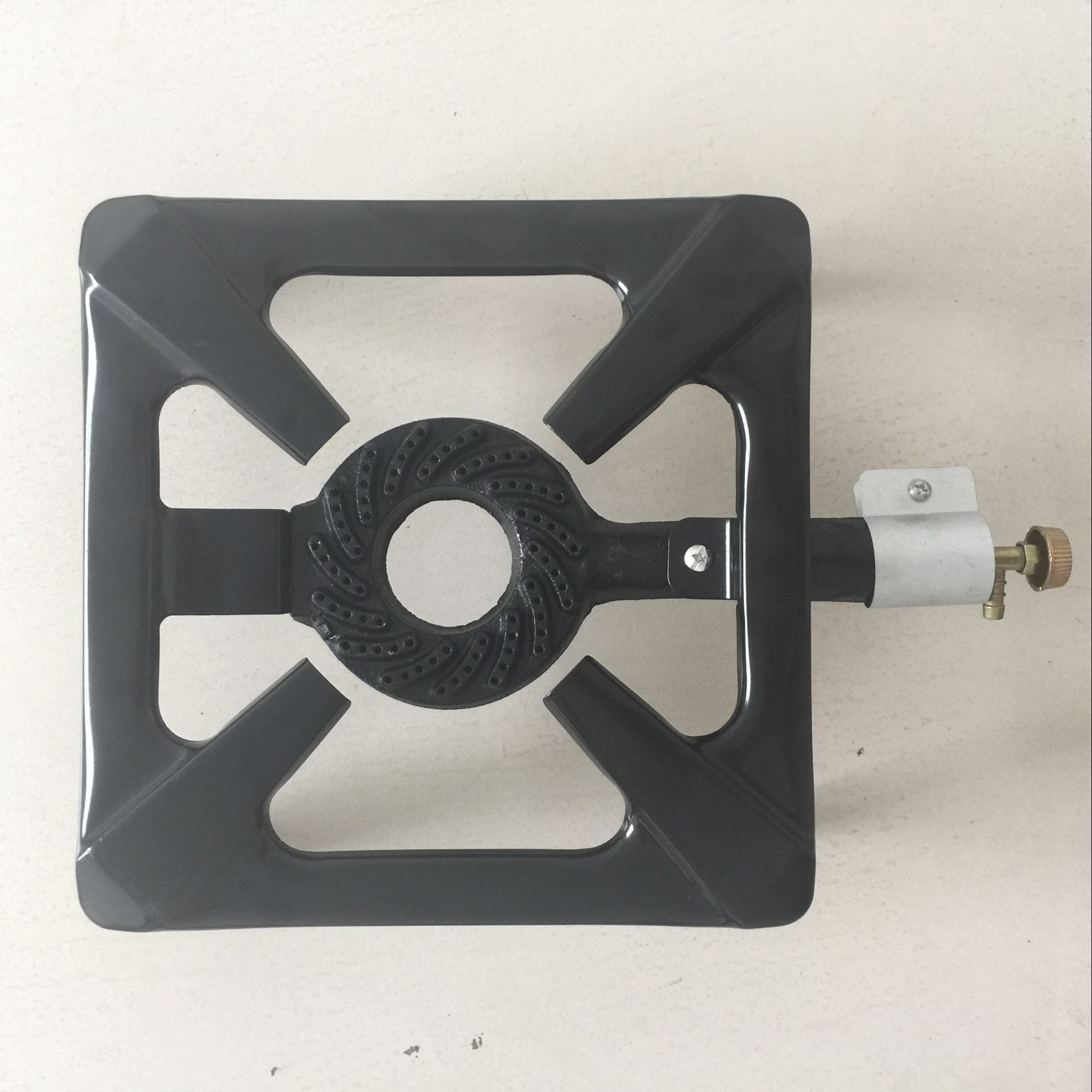 Suministro directo de fábrica Cocina doméstica Estufa de gas Estufa de gas de ahorro de energía de escritorio comercial Estufa de gas de fuego feroz Estufa de hierro fundido