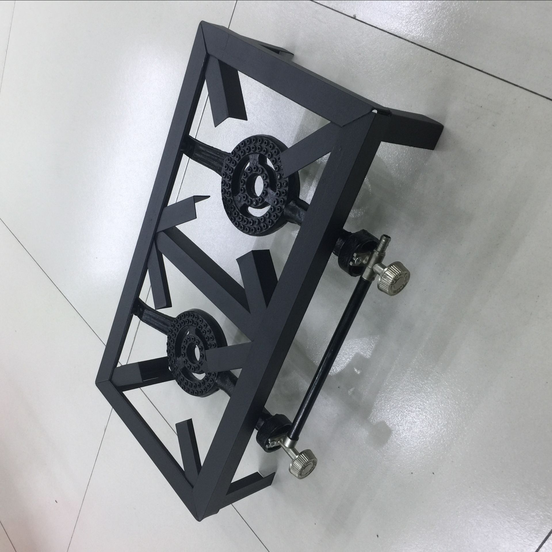 Horno de hierro fundido de acero en ángulo transfronterizo Estufa de gas comercial Estufa desmontable Camping portátil al aire libre Estufa doble de hierro fundido al por mayor