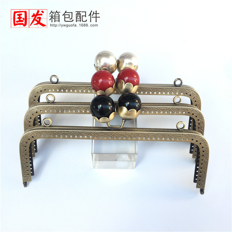 No en stock; 20,5 cm cuadrado relieve de loto de perla oro 0555 - GT