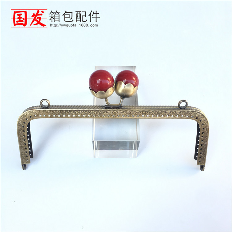 No en stock; 20,5 cm cuadrado relieve de loto de perla oro 0555 - GT