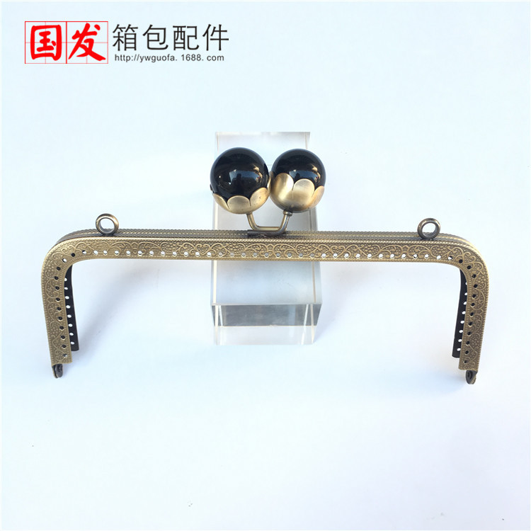 No en stock; 20,5 cm cuadrado relieve de loto de perla oro 0555 - GT