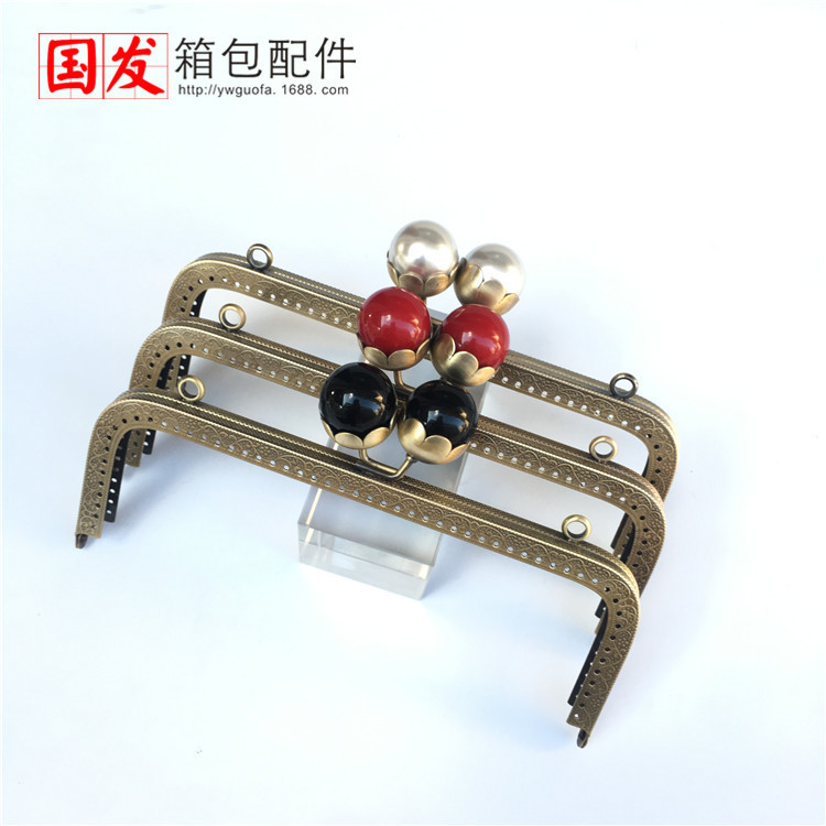 No en stock; 20,5 cm cuadrado relieve de loto de perla oro 0555 - GT