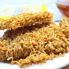 Indonesian imported Gemez Enaak chicken flavored crisp 16g barbecue chicken flavor, shelf life of 1 year, 180 packs per box