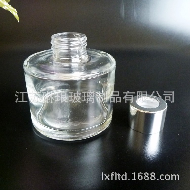 120ml圆形螺口玻璃香薰瓶香薰玻璃瓶加厚无火香薰瓶镂空氧化铝盖