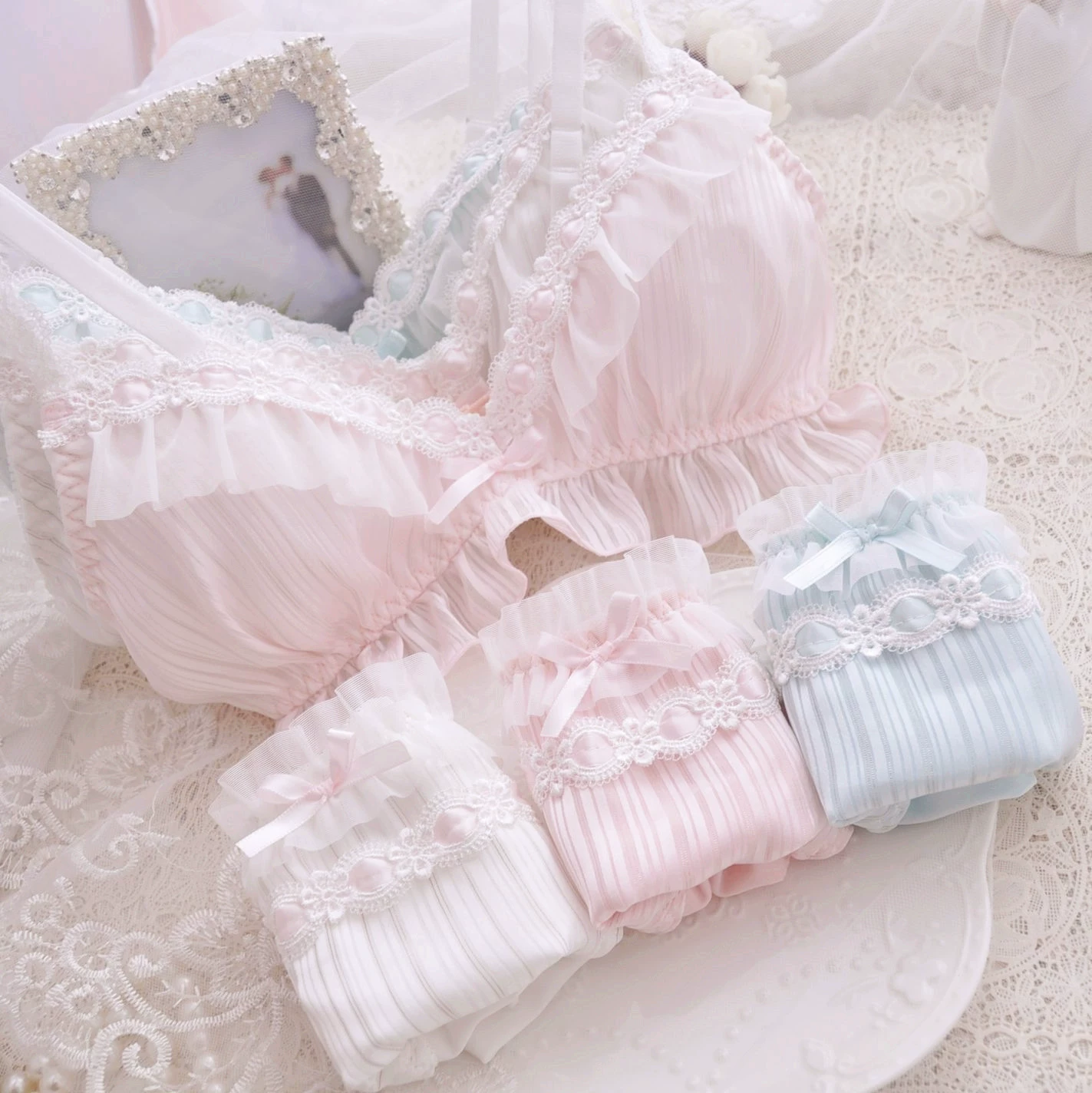 Thin wireless bra tank top, chiffon outer, cotton lining, removable 1 cm pad, no underwire