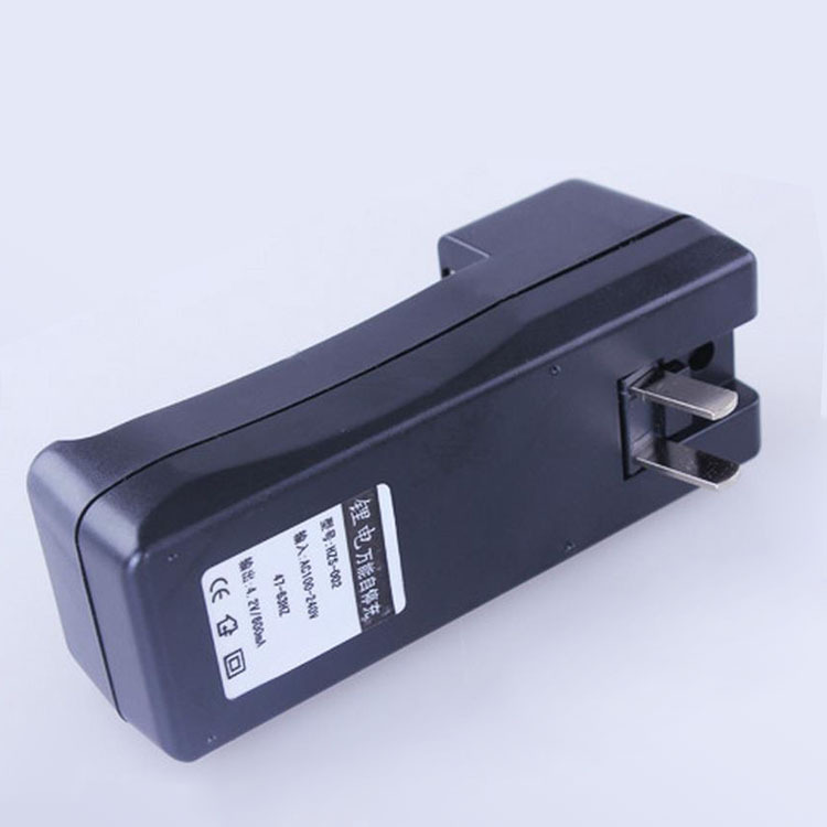 只供外贸万能充双槽双充18650锂电池充电器强光手电筒充电器 充满