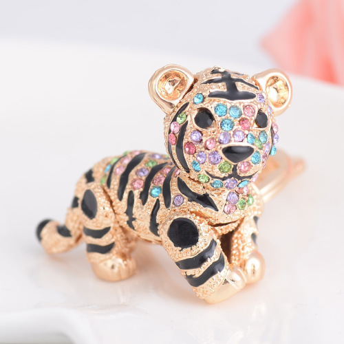 Isiya creative three-dimensional tiger diamond small version car keychain ladies bag pendant manufacturer wholesale