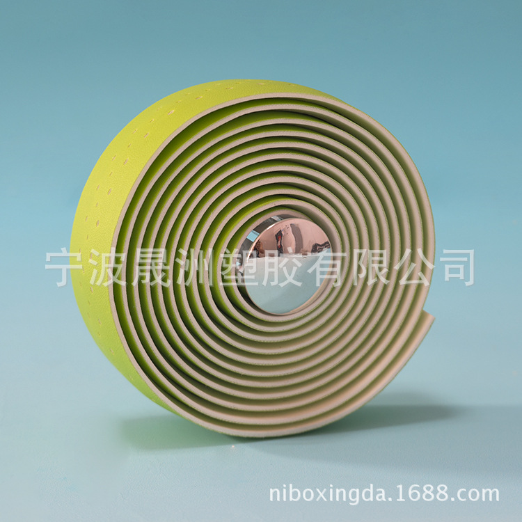 自転車は道路の車を持って穴を開けて自転車を巻いてpuを持って自転車の部品を持ちます。