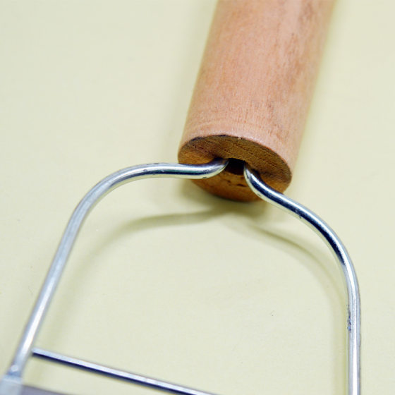 Wooden handle peeler straight pull peeler fruit peeler sharp peeler potato melon and fruit