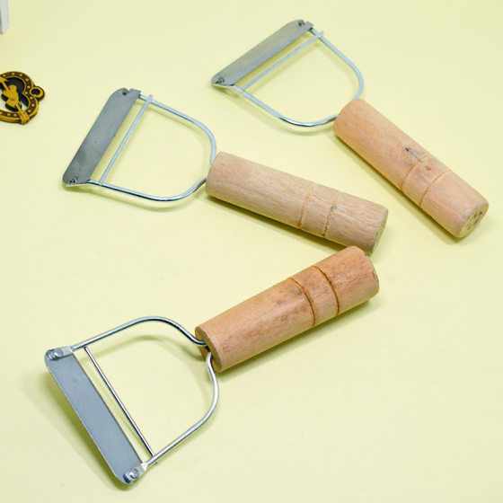 Wooden handle peeler straight pull peeler fruit peeler sharp peeler potato melon and fruit