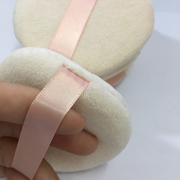 メーカー直売の肌の色の純綿のパフの乾燥した粉の爽やかな粉は手のリボンのパフの蜜の粉を切って化粧の道具をかきます。|undefined