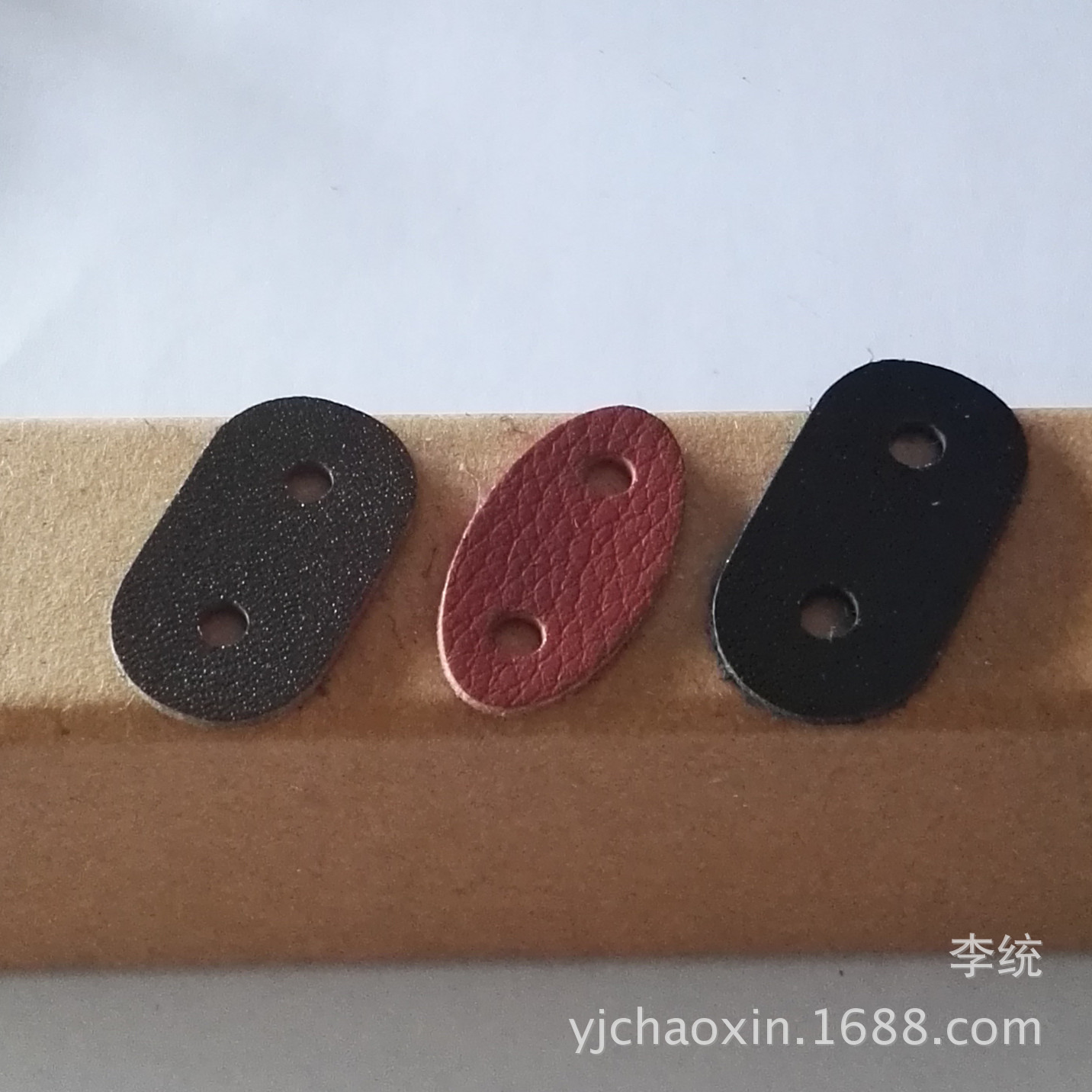 批发黑色两孔猪鼻扣子 松紧牛皮穿绳超纤皮扣 椭圆形单面双孔绳扣