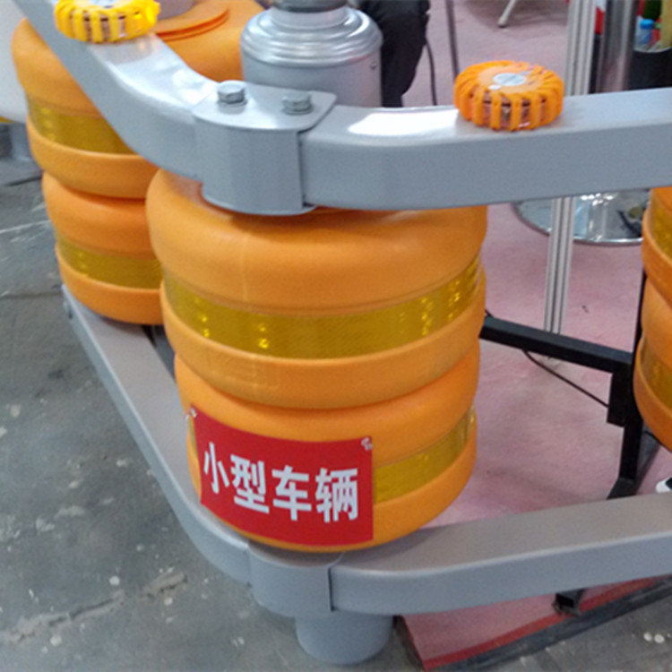甘肃高速公路防撞桶 弹性旋转防撞桶 弹性旋转桶防护栏 物流直达