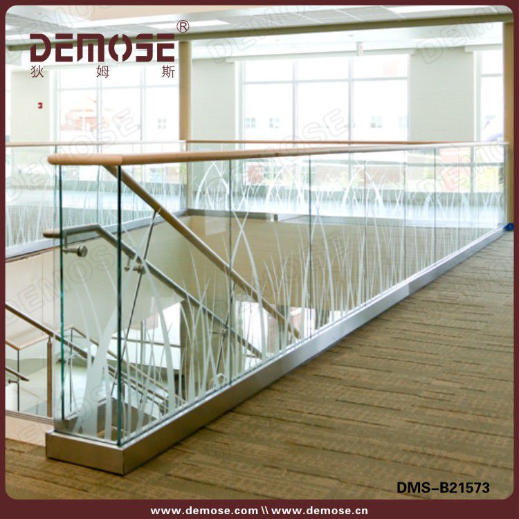 护栏 承接工程商场栏杆实木扶手铝合金玻璃 钢化玻璃栏杆 出口