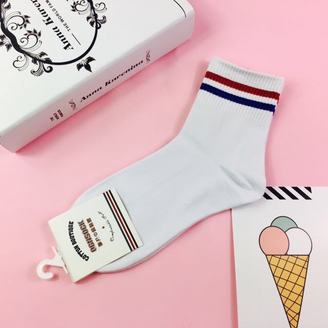 빨간색과 파란색 막대: 흰색