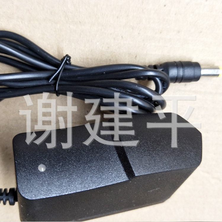 大量供应手电钻充电器 12.6v-1A锂电池充电器 适配东成电钻电池