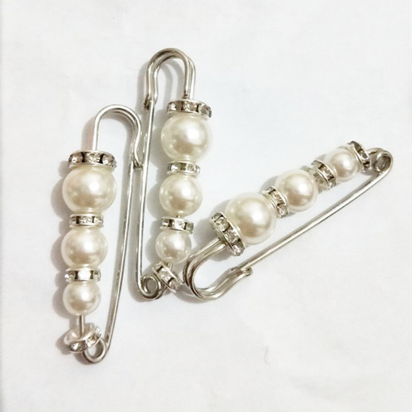 Retro brooch pearl
