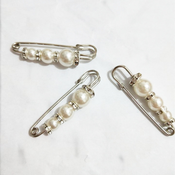 Retro brooch pearl