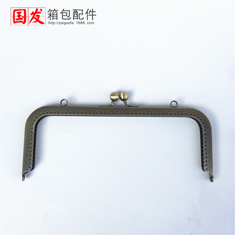 In stock: 24cm cuadrados en relieve cabeza de bola de oro bronce