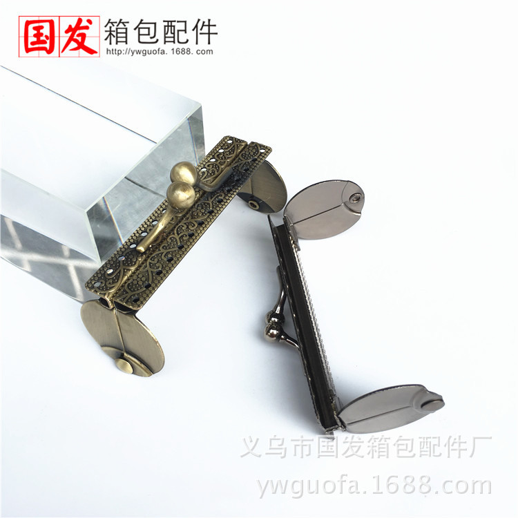 En stock: 7CM bisagra de riqueza, pie de anclaje estereoscópico cabeza de oro bronce accesorios de bolsa de oro al por mayor