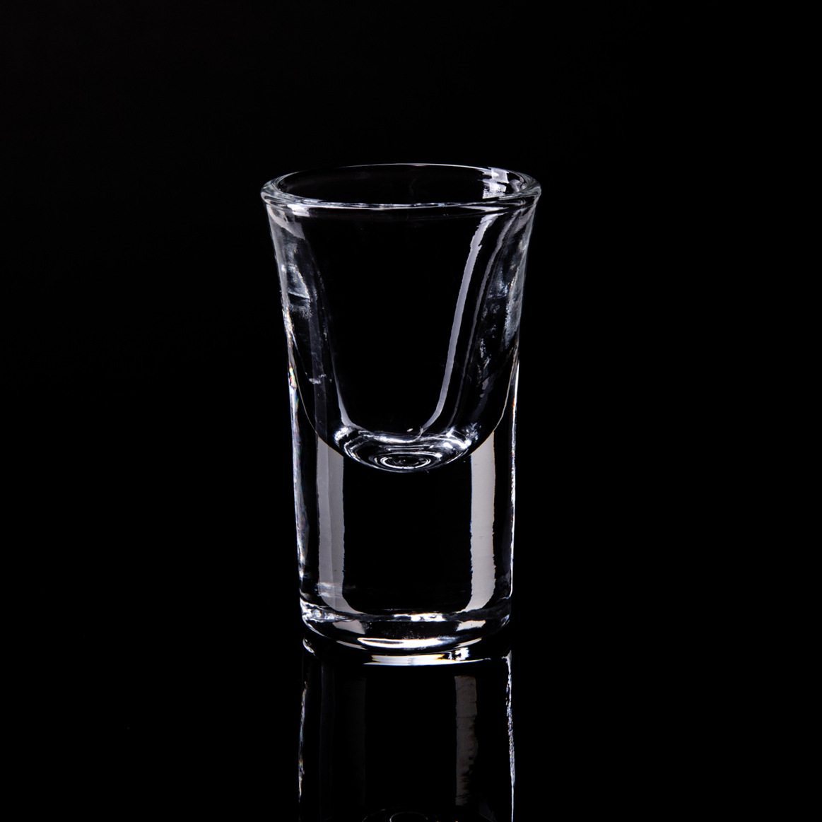 热销小酒杯玻璃厚底烈酒吞杯 小白酒杯烈白酒杯厂家批发玻璃杯