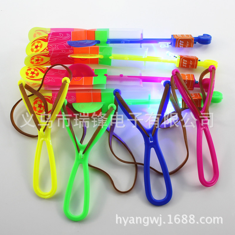 공장 직접 대형 새총 비행 화살 비행 장난감 비행 검 하늘로 날아 플래시 장난감 뜨거운 도매