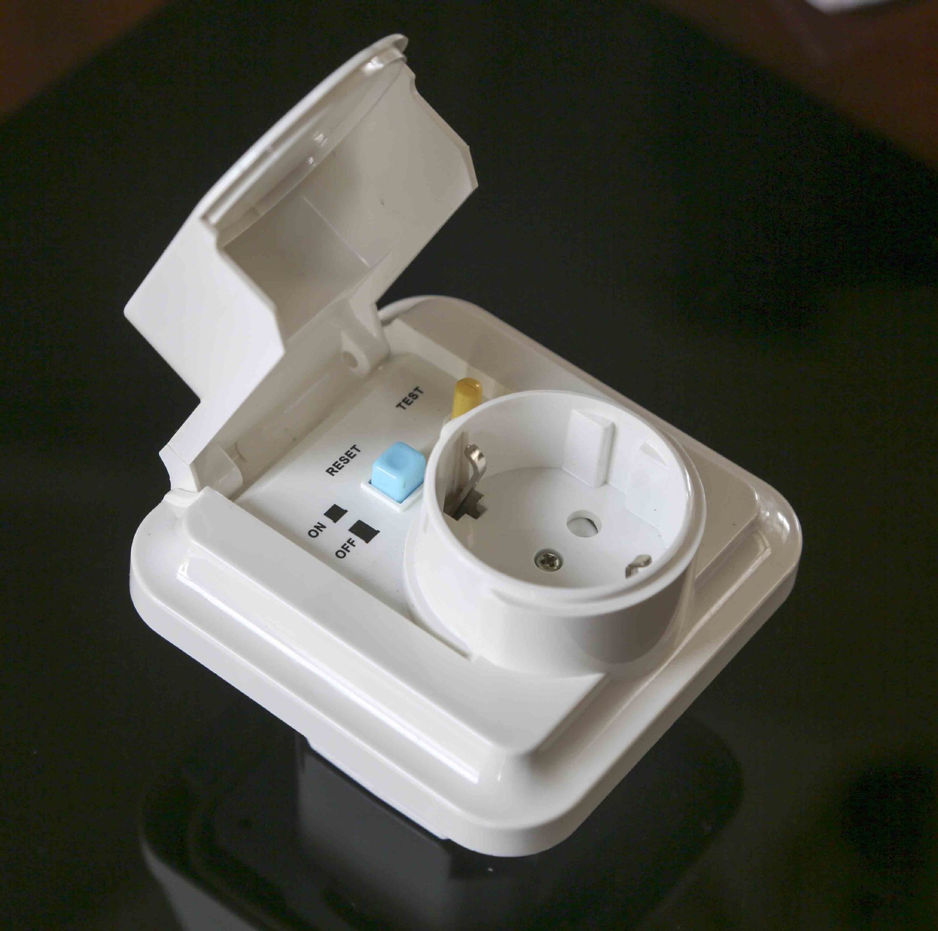 德国TUV证书的漏电保护插座（IP 44   In 10 mA）