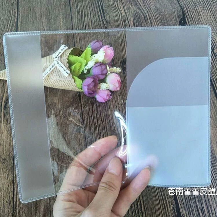 Прямые поставки с фабрики Обложка для паспорта из ПВХ Водонепроницаемая устойчивая к царапинам утолщенная прозрачная матовая многокарточная защитная обложка для паспорта с логотипом