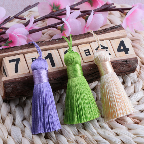 Facebook 5CM short fat tassel tassel 32 colors vertical ice silk mobile phone case small tassel pendant bookmark U disk small hanging tassel