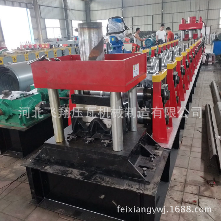 供应护栏板压瓦机冷弯辊压成型设备  两波三波高速护栏板机器设备